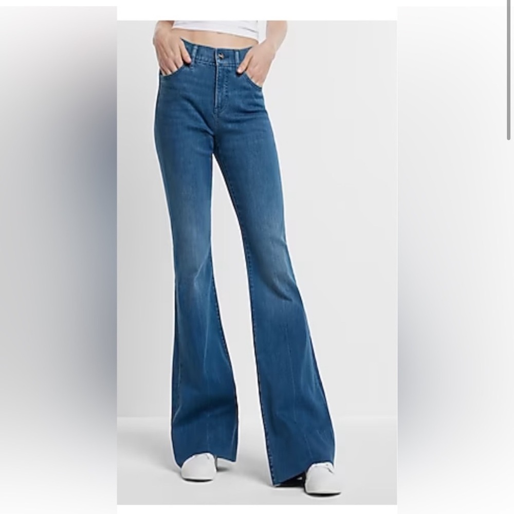 MID RISE MEDIUM WASH 70S FLARE JEANS